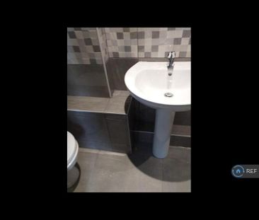 1 bedroom in a flat share to rent - Photo 5