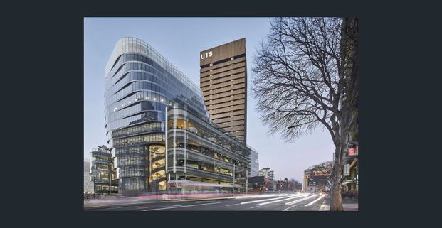 Renovated 3 Bedroom Terrace with Attic – Prime City Location - Photo 1