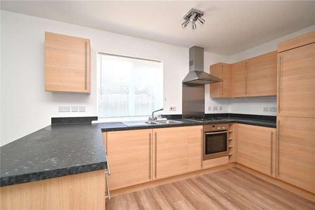 Skippetts Gardens, Basingstoke, Hampshire, RG21 - Photo 2