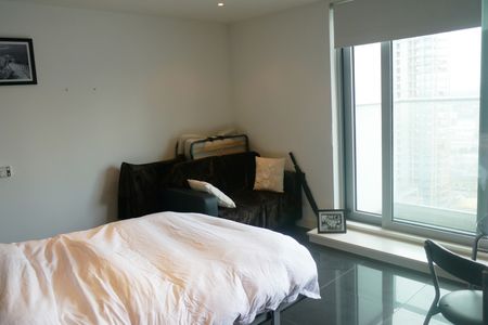 Studio Flat, Pan Peninsula Square, E14 - Photo 2