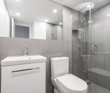 798 Richmond Street West - Photo 2