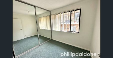 TOP FLOOR, 2 BEDROOM UNIT.... - Photo 2