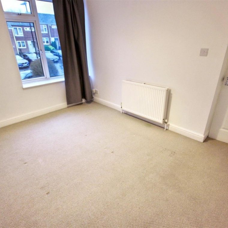 3 Bedroom House - End Terrace To Let - Photo 1