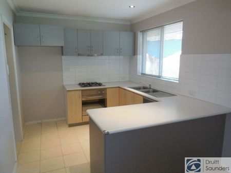 FANTASTIC DUPLEX WALKING DISTANCE TO KARRINYUP SHOPPING CENTRE - Photo 2