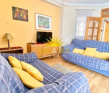 SPACIOUS 5-BEDROOM VILLA WITH LARGE TERRACE IN LA NUCÍA - Photo 4
