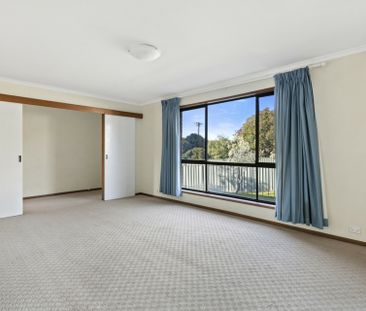 Three bedrooms and HUGE YARD! - Photo 1