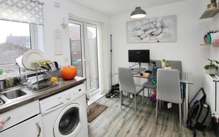 If you are looking for a modern, 3 bedroom house to rent in Lyde Green with parking and a garden, then this could be the property for you. Please contact us for more information….. - Photo 4