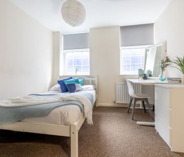 7 Bed Flat, Trafalgar Street, S1 - Photo 3