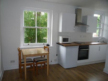 Studio to rent - Photo 3