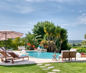 Saint-Paul-de-Vence – Villa de plain-pied de 350 m², 3 chambres, 2 ... - Photo 1