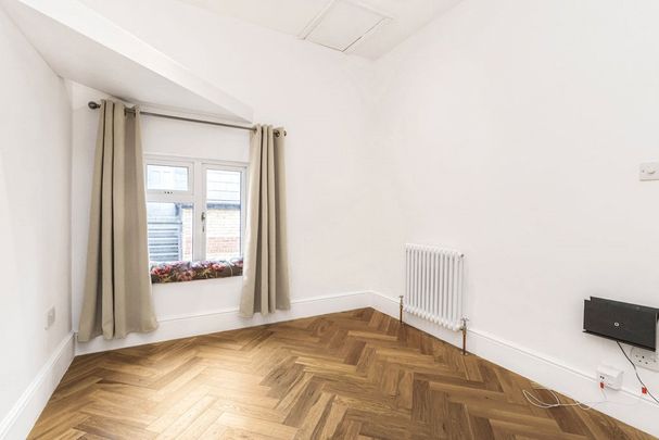 Wandsworth Road, London, SW8 4TN - Photo 1