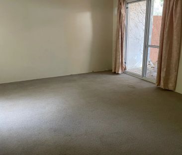 3-bedroom, 2-bathroom townhouse - Photo 5