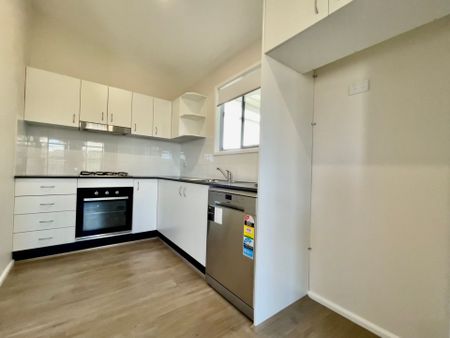 LOW MAINTENANCE LIVING!! - Photo 5