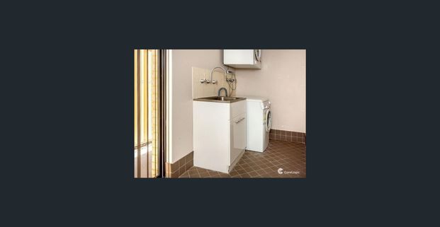 FURNISHED BRAND NEW LARGE ROOM included general cleaning and Internet - Close to Curtin Uni - Ideal for student and FIFO - Photo 1