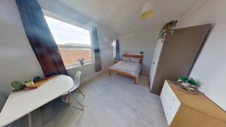4 bedroom flat to rent - Photo 3