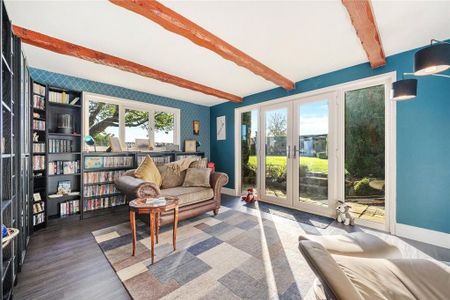 5 bedroom detached house to rent - Photo 2