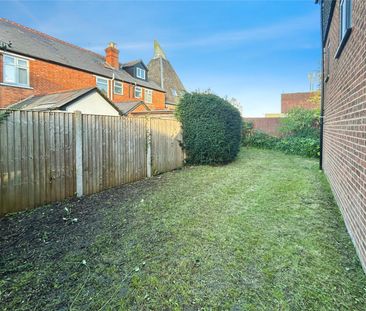 Runnemede Road, Egham, Surrey, TW20 9DQ - Photo 5