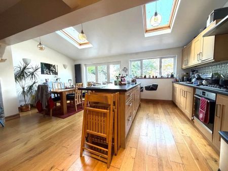 1 bedroom in a house share to rent - Photo 2