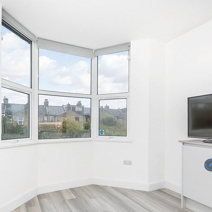 4 bedroom flat to rent - Photo 1