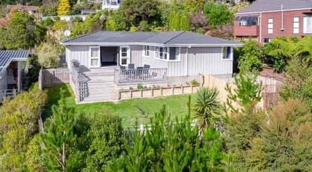 Sunny and private home with a view - Photo 5