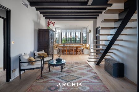 Architecture des années 30 d'inspiration néo basque, cette sublime maison de 220 m2 située en 2ème ligne du Bassin sur un terrain de 740 m2 fait partie des premières maisons bâties au Pyla sur Mer et dispose d'un accès privé à un chemin qui conduit à la plage. - Photo 2