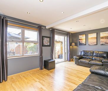 5 bedroom semi-detached house to rent - Photo 2