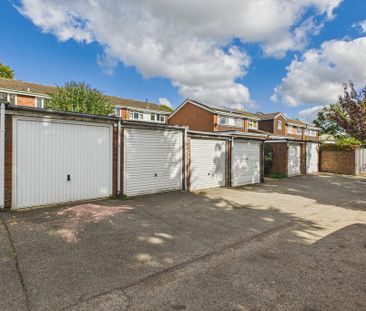 4 bedroom end of terrace house to rent - Photo 2