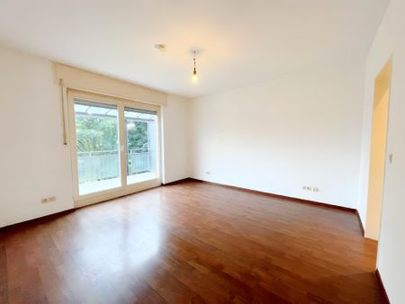 HELLE 2-ZIMMERWOHNUNG MIT GROßEM BALKON ZU MIETEN! - Photo 2