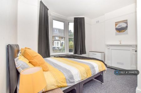 1 bedroom in a house share to rent - Photo 3