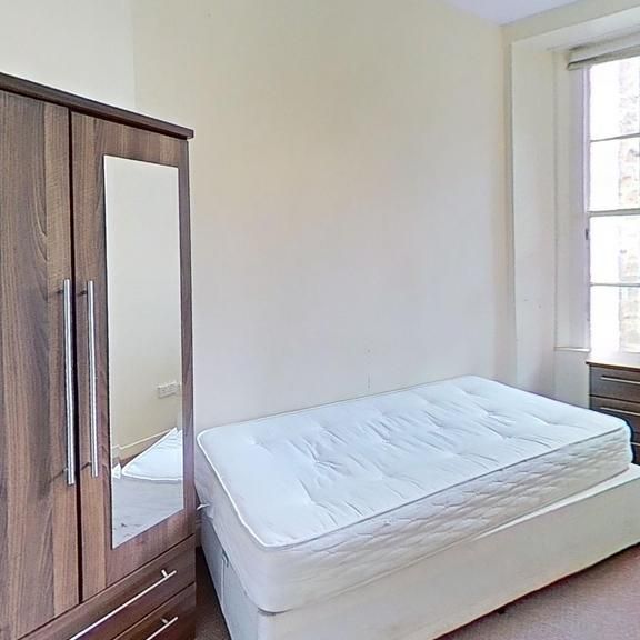 4 bedroom flat to rent - Photo 1