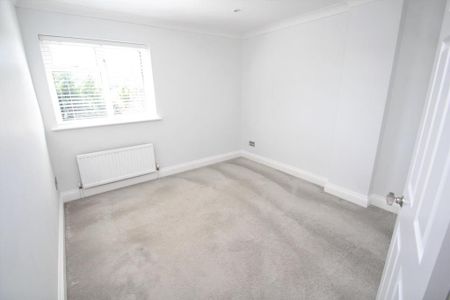 4 bedroom detached house to rent - Photo 2