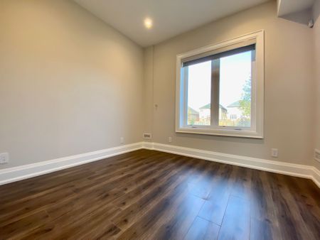 For Lease - 36 Elm Grove Avenue, Richmond Hill, Ontario - Photo 3