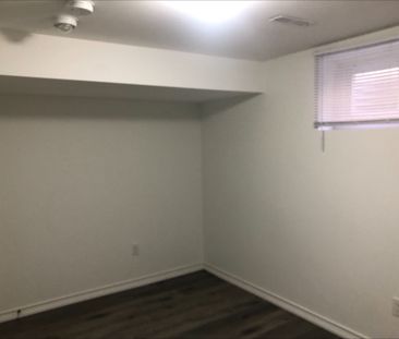 For Lease - 1588 Corkstone Glade Unit# B, Mississauga, Ontario - Photo 2