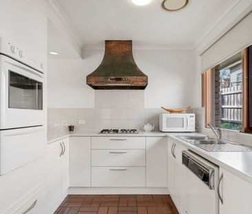 SPACIOUS FAMILY HOME - Photo 4