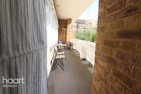 2 bedroom apartment to rent - Photo 2