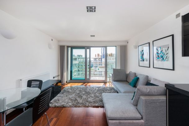 Bridges Court Road, London, SW11 - Photo 1