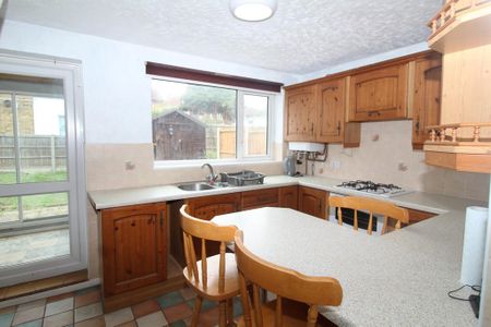3 bedroom terraced house to rent - Photo 5