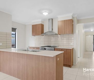 Modern Family Living in Prime Truganina - Photo 3