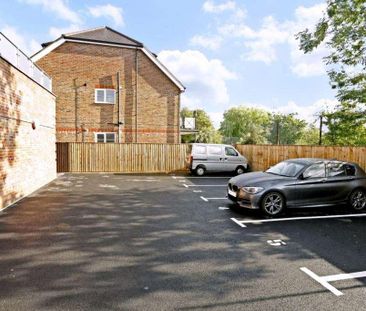 Forming part of this impressive development, this light and bright ... - Photo 5