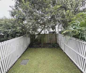 SPACIOUS ONE BEDROOM APARTMENT - Photo 6