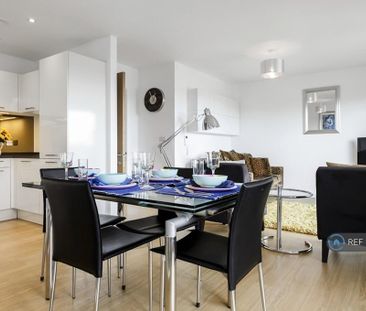 2 bedroom flat to rent - Photo 3