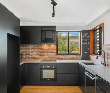 STUNNING RENOVATED UNIT IN THE HEART OF COOLANGATTA - Photo 4