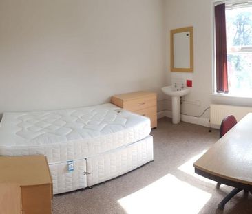8 bedroom terraced house to rent - Photo 2