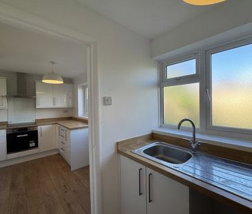 Chesley Close, Worthing, BN13 5 bedroom end of terrace house to rent - Photo 4