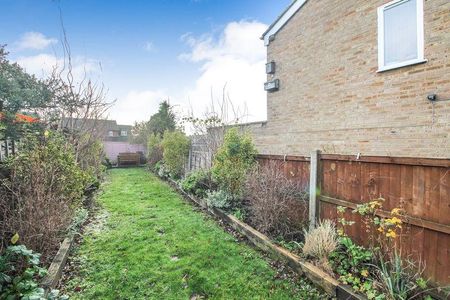 2 bedroom terraced house to rent - Photo 2