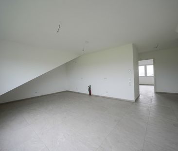 Hochwertige Dachgeschosswohnung in idealer Lage! - Foto 3