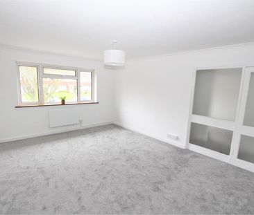 2 bedroom Maisonette to let - Photo 5