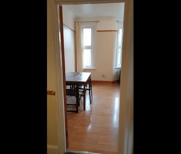 2 Bed Flat, Michael Road, E11 - Photo 3