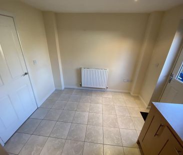 3 bedroom end of terrace house to rent - Photo 1