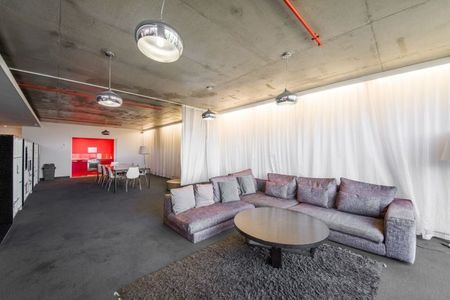 Located on Level 9, this stunning apartment is sure to impress! - Photo 2